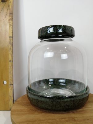 mani vase with ceramic bowl and lid green