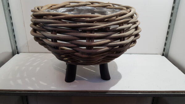Basket on legs cl rattan grey d60h4